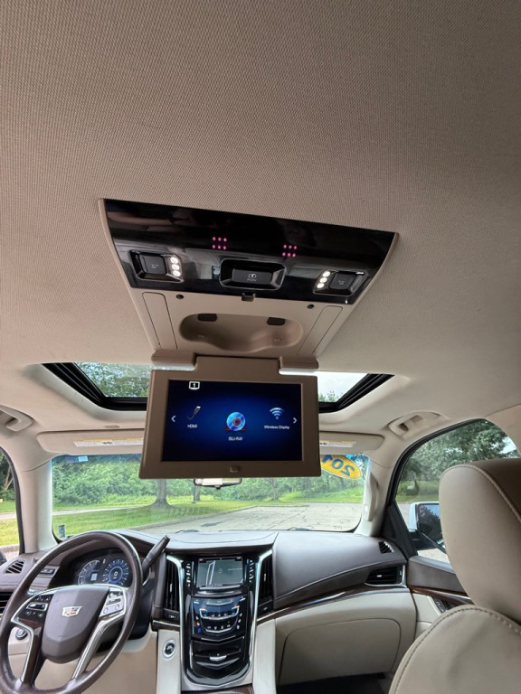 2017 Cadillac Escalade Image 17