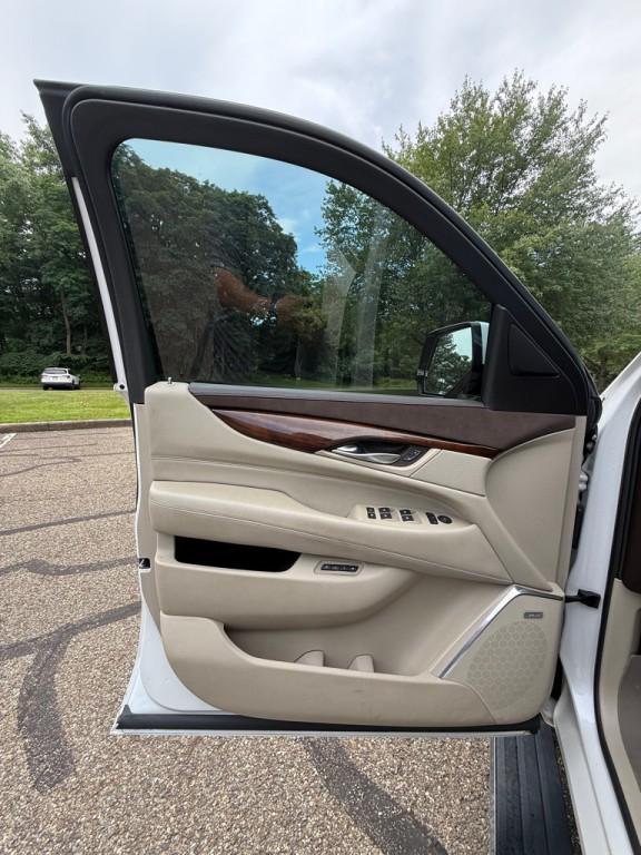2017 Cadillac Escalade Image 19