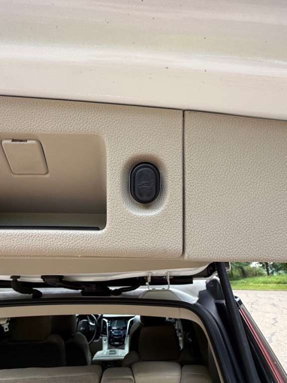2017 Cadillac Escalade Image 21