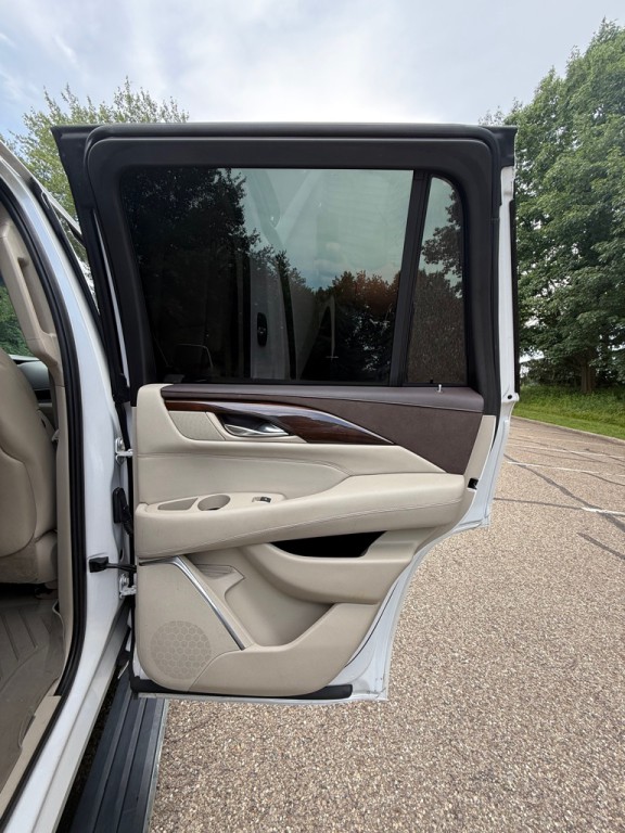 2017 Cadillac Escalade Image 23