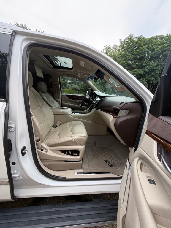 2017 Cadillac Escalade Image 24