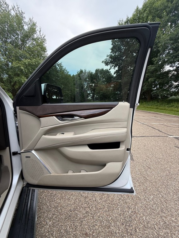 2017 Cadillac Escalade Image 25