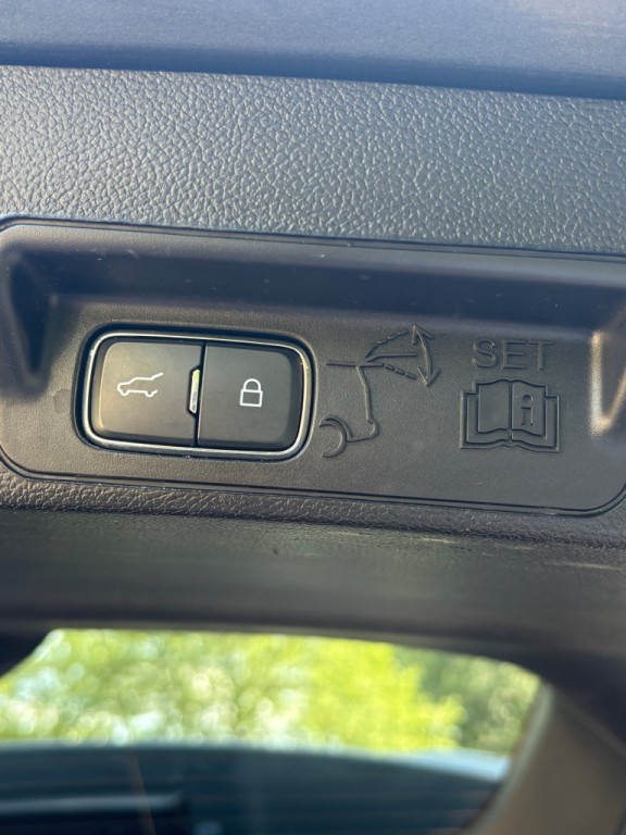 2020 Ford Explorer Image 20