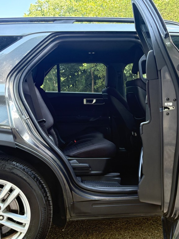 2020 Ford Explorer Image 23