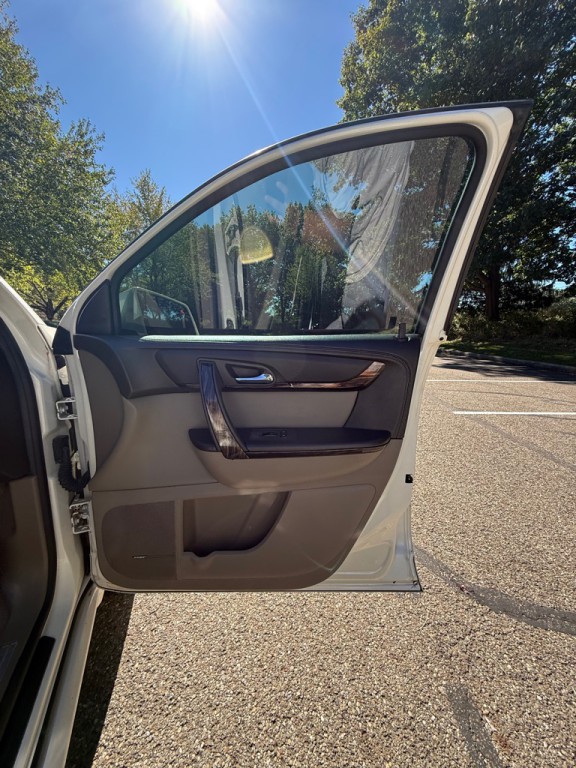 2015 GMC Acadia Image 28