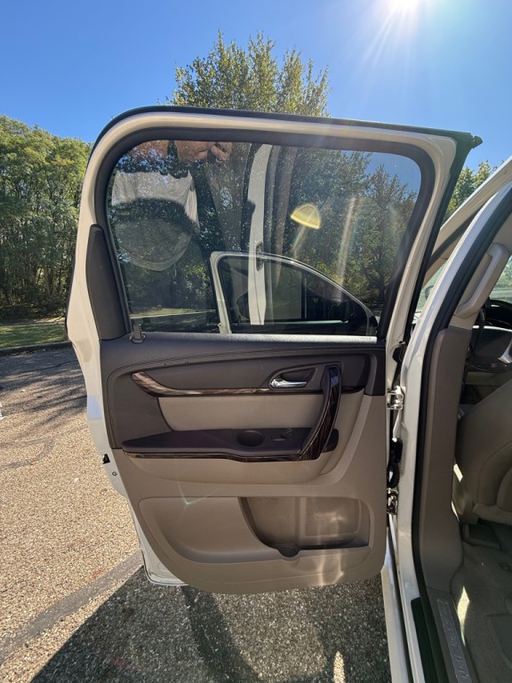 2015 GMC Acadia Image 17