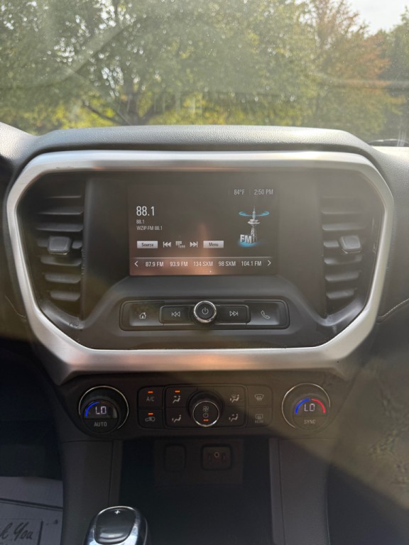 2017 GMC Acadia Image 8