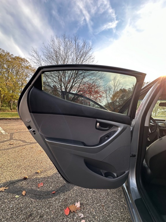 2014 Hyundai Elantra Image 18