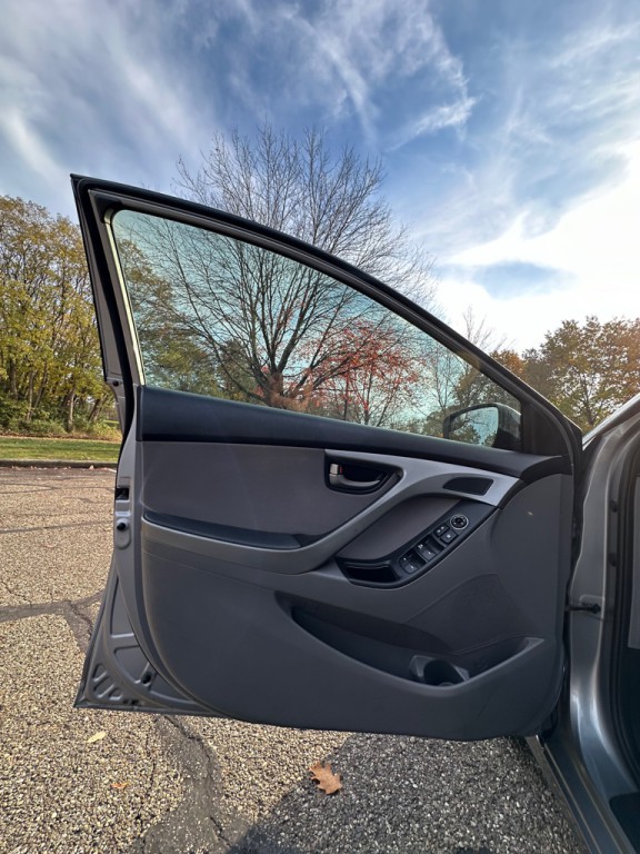 2014 Hyundai Elantra Image 19