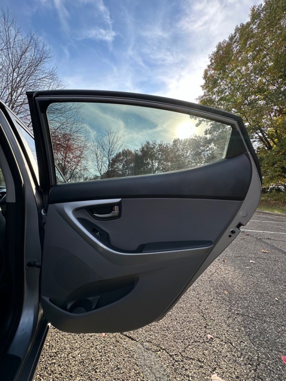 2014 Hyundai Elantra Image 22