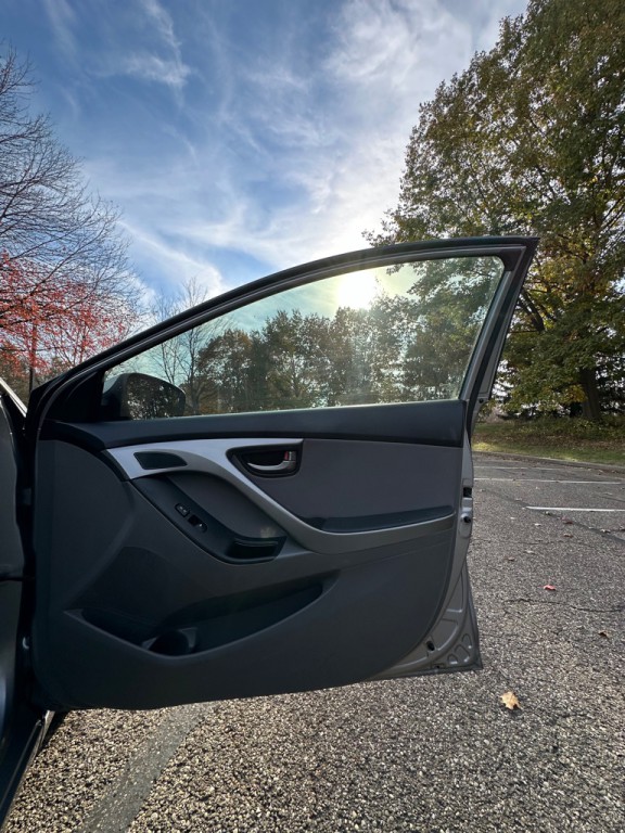 2014 Hyundai Elantra Image 24
