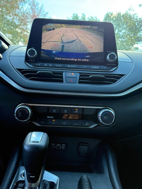 2020 Nissan Altima Image 10