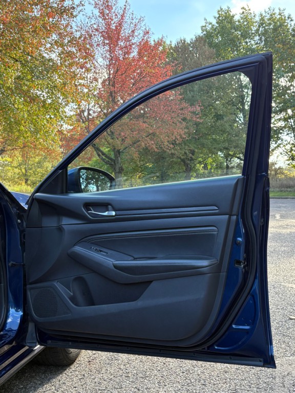 2020 Nissan Altima Image 19