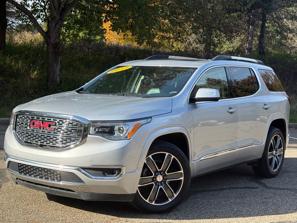 2017 GMC Acadia Image 2