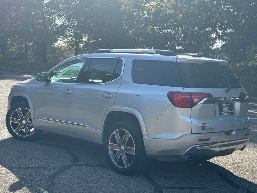 2017 GMC Acadia Image 3