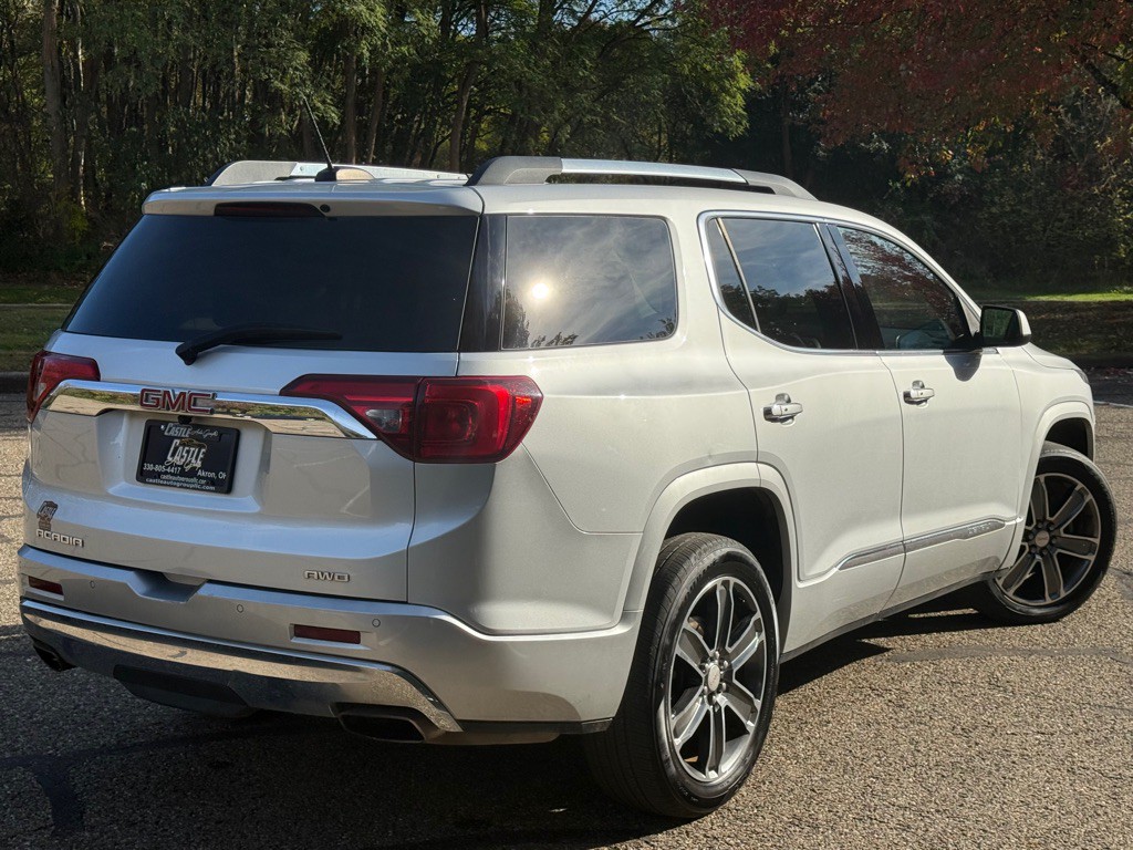 2017 GMC Acadia Image 4
