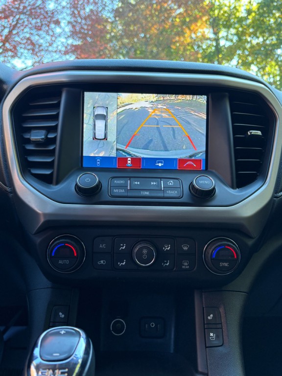 2017 GMC Acadia Image 9