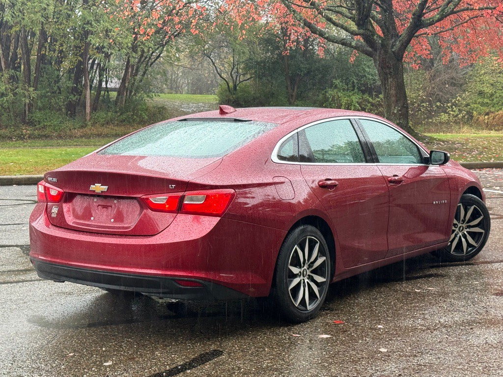 2017 Chevrolet Malibu Image 3