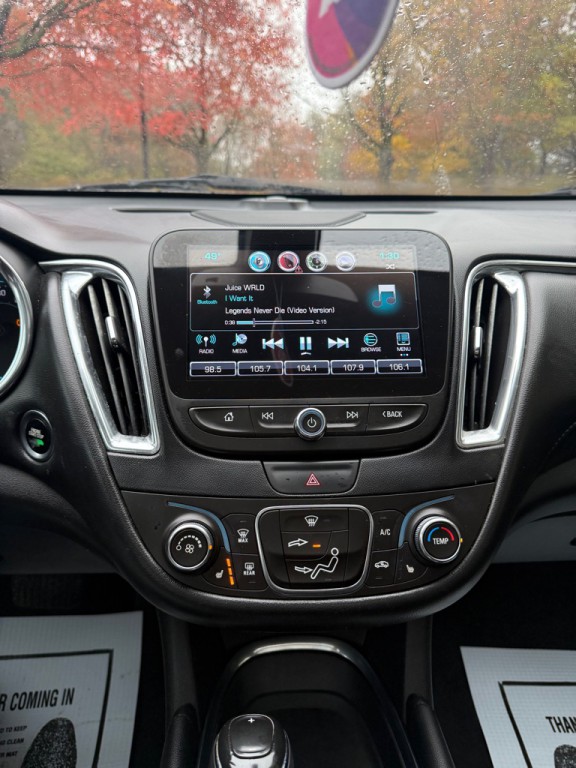 2017 Chevrolet Malibu Image 9