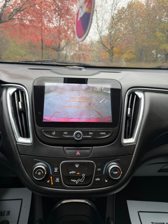 2017 Chevrolet Malibu Image 10