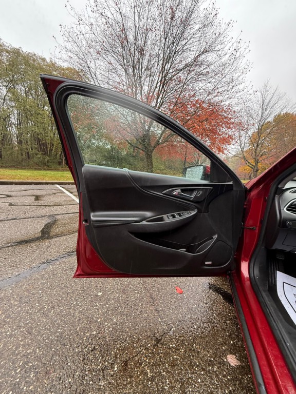 2017 Chevrolet Malibu Image 12