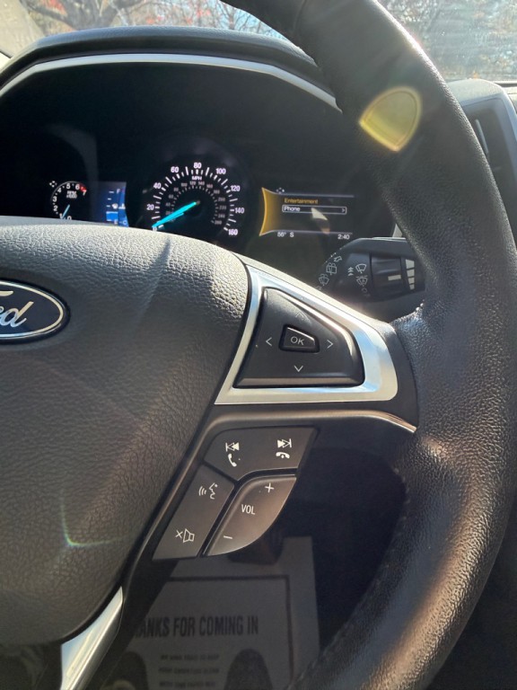 2020 Ford Edge Image 9