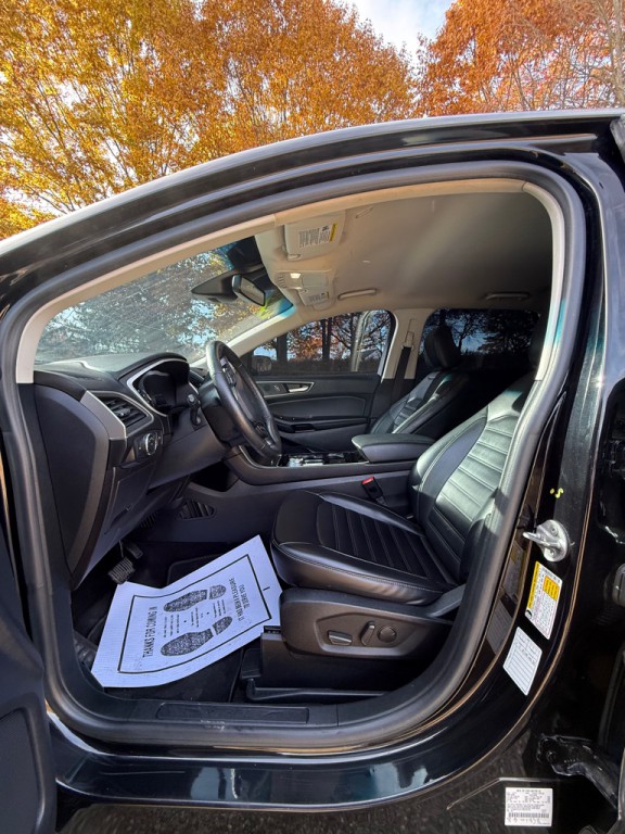 2020 Ford Edge Image 12