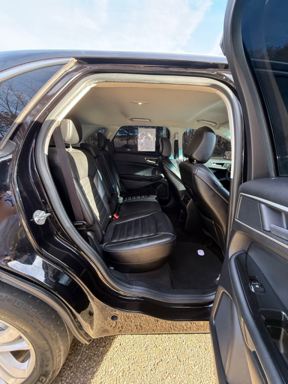 2020 Ford Edge Image 16