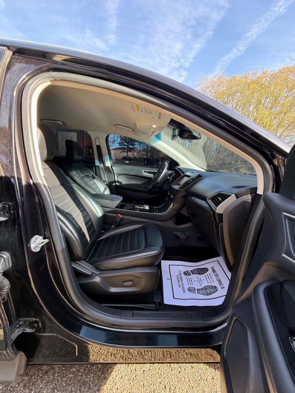 2020 Ford Edge Image 18