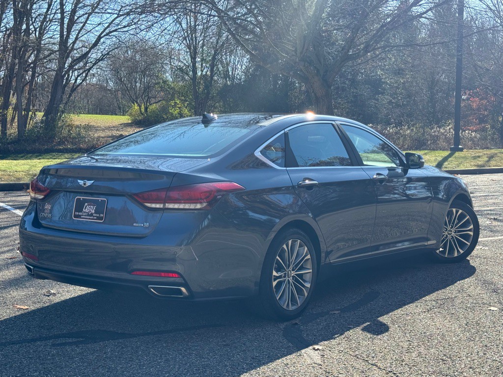 2015 Hyundai Genesis Image 3