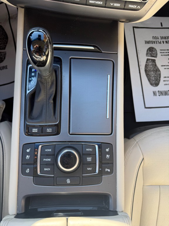 2015 Hyundai Genesis Image 8