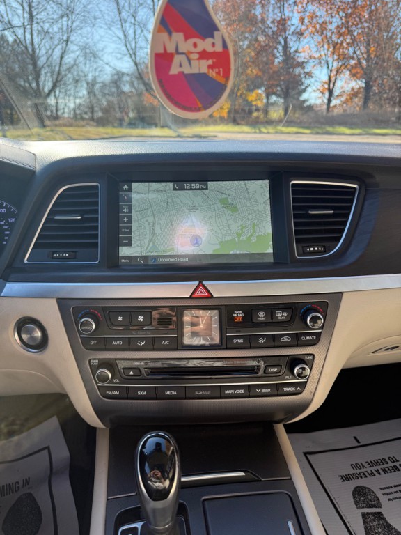 2015 Hyundai Genesis Image 9