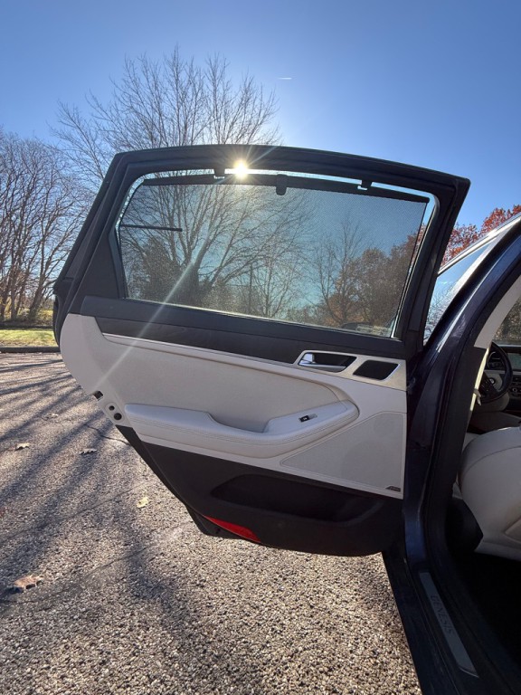 2015 Hyundai Genesis Image 17