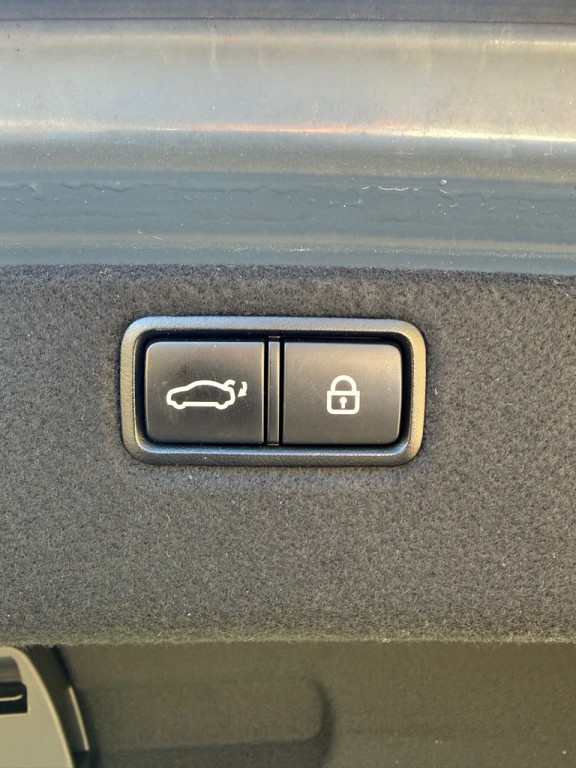 2015 Hyundai Genesis Image 19