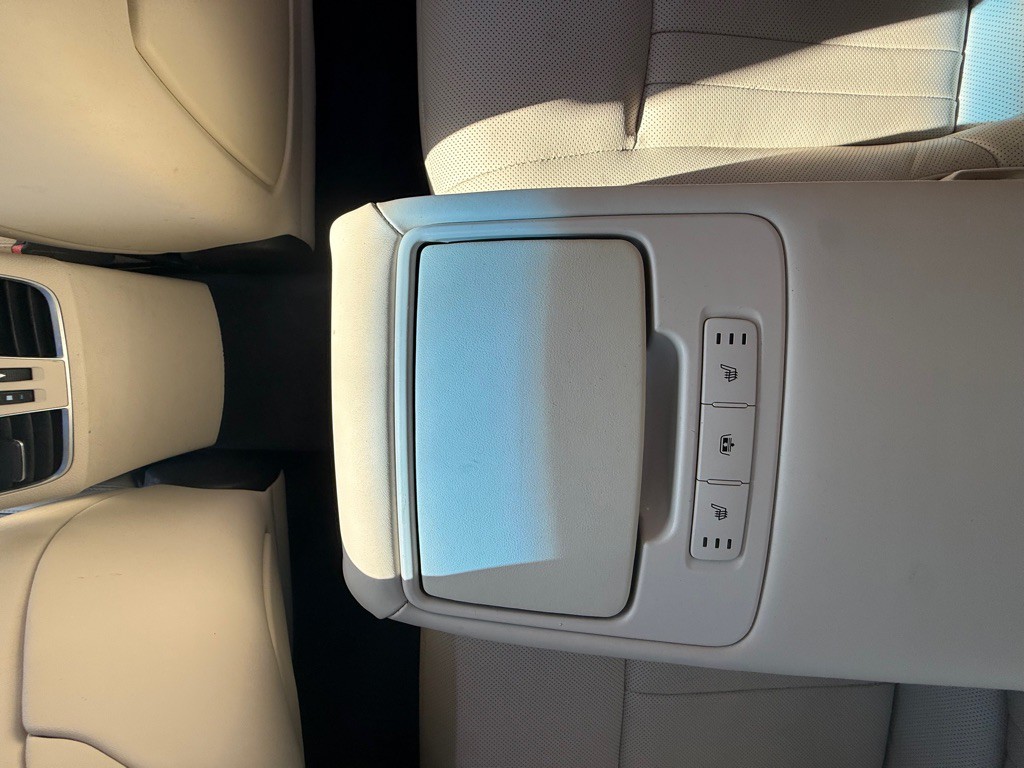 2015 Hyundai Genesis Image 22