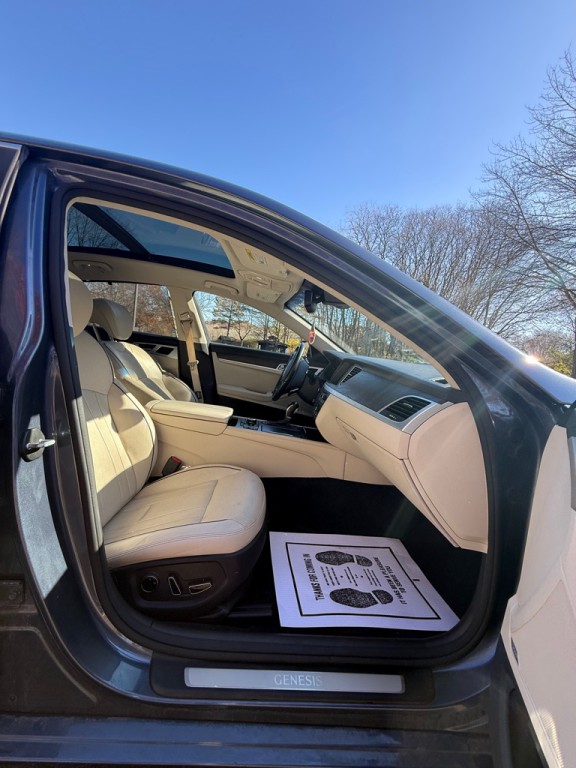 2015 Hyundai Genesis Image 23