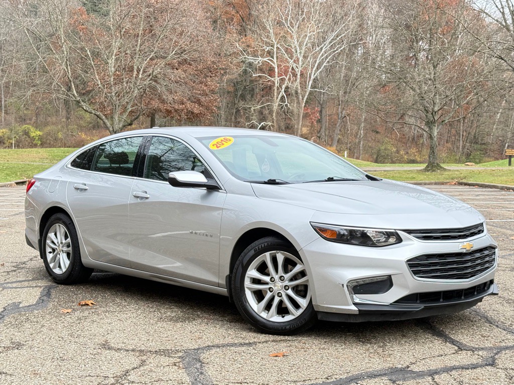 2016 Chevrolet Malibu Image 2