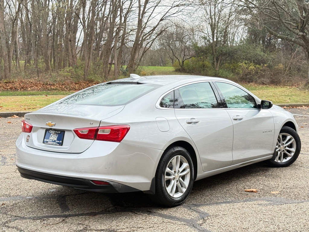 2016 Chevrolet Malibu Image 4