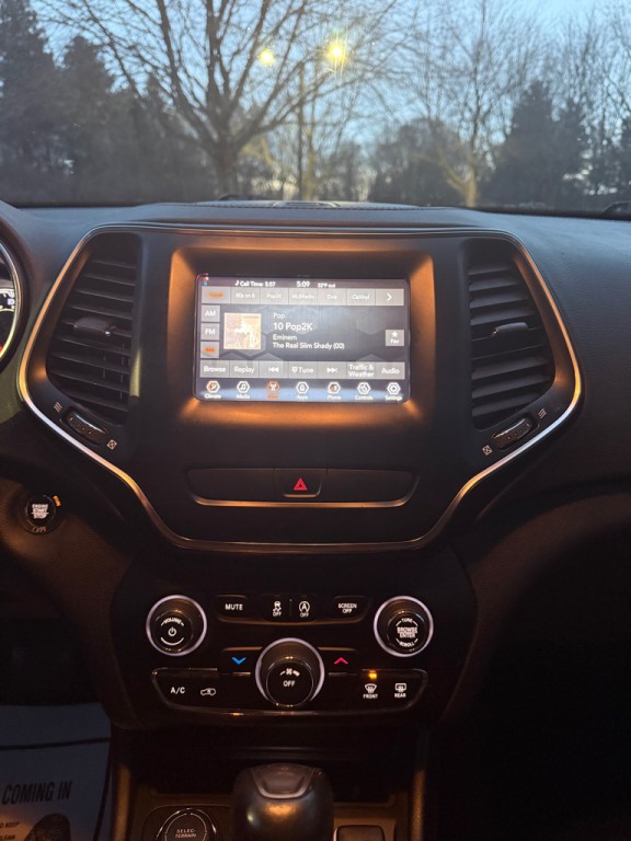 2019 Jeep Cherokee Image 8