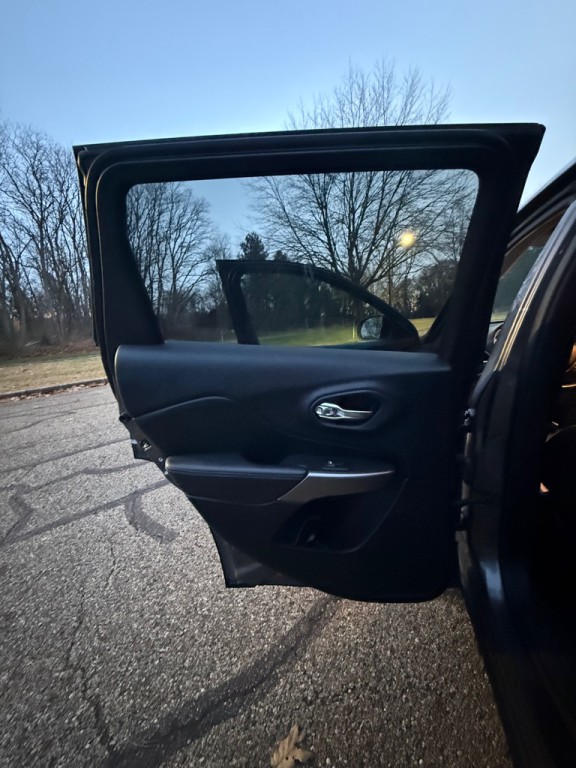 2019 Jeep Cherokee Image 14