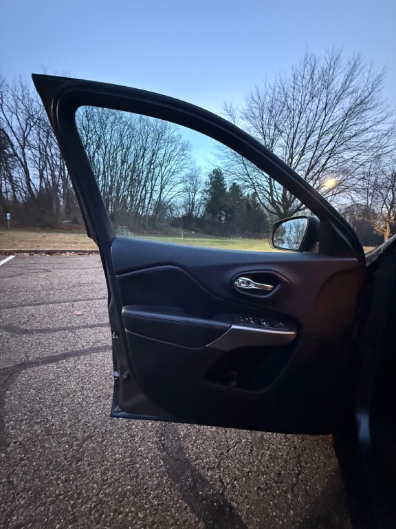 2019 Jeep Cherokee Image 15