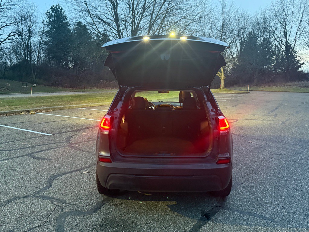 2019 Jeep Cherokee Image 16