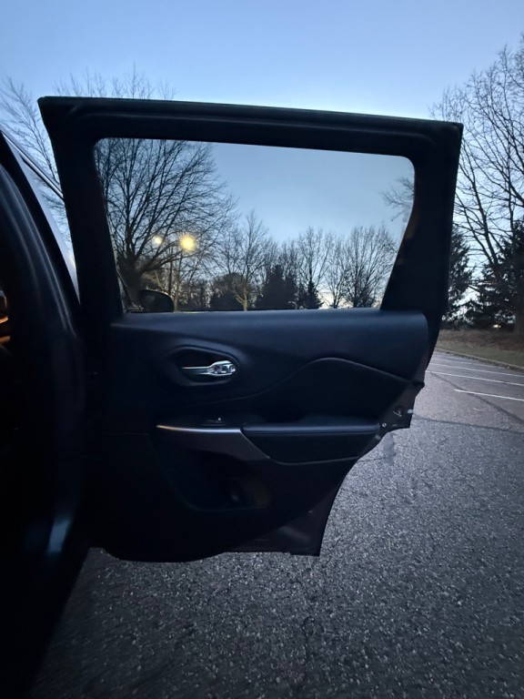 2019 Jeep Cherokee Image 18