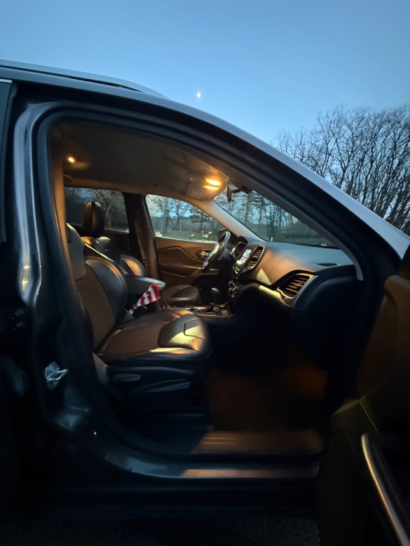 2019 Jeep Cherokee Image 19