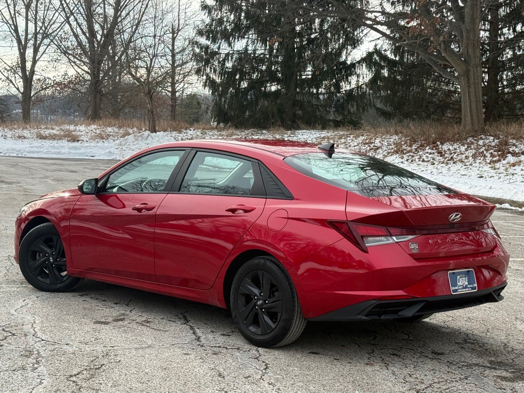 2021 Hyundai Elantra Image 3