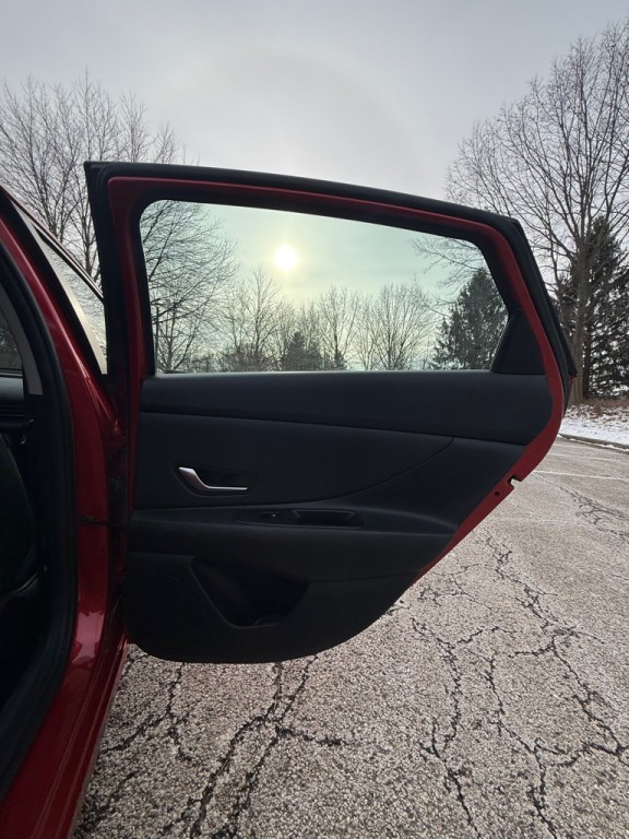 2021 Hyundai Elantra Image 18