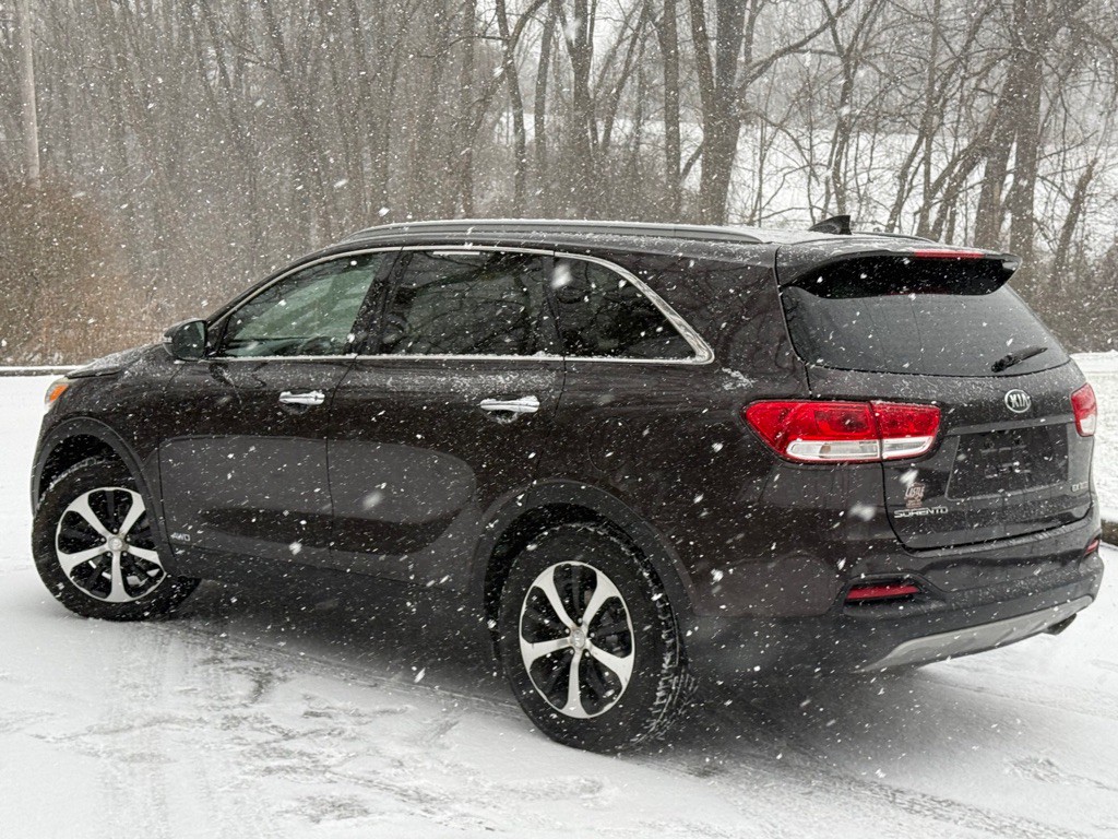 2016 Kia Sorento Image 2
