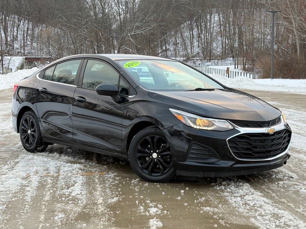 2019 Chevrolet Cruze Image 2