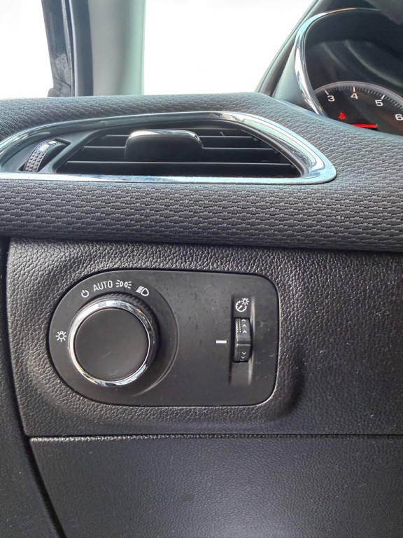 2019 Chevrolet Cruze Image 12