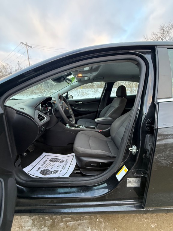 2019 Chevrolet Cruze Image 13